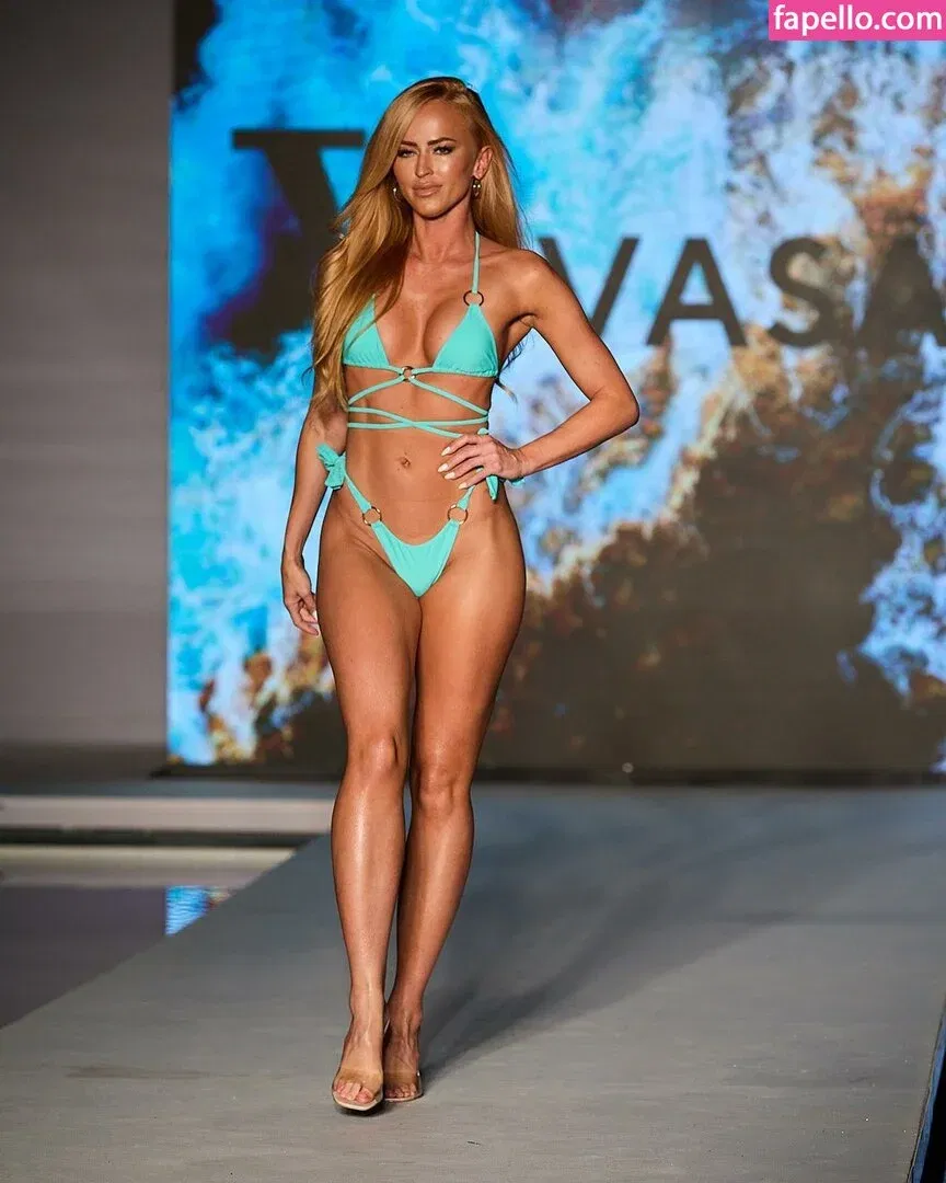 Danielle Moinet / DanielleMoinet / Summer Rae Onlyfans Photo Gallery 