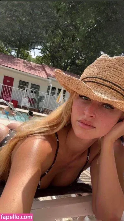 Danielle Moinet / DanielleMoinet / Summer Rae Onlyfans Photo Gallery 