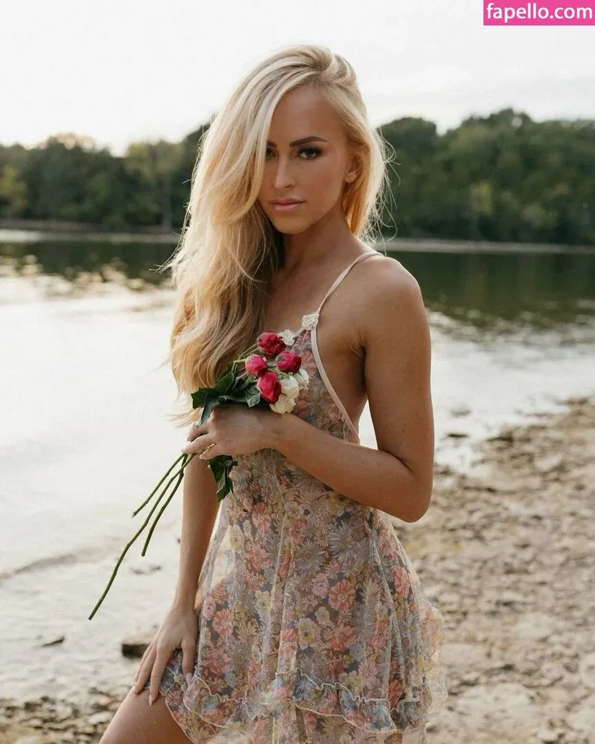 Danielle Moinet / DanielleMoinet / Summer Rae Onlyfans Photo Gallery 