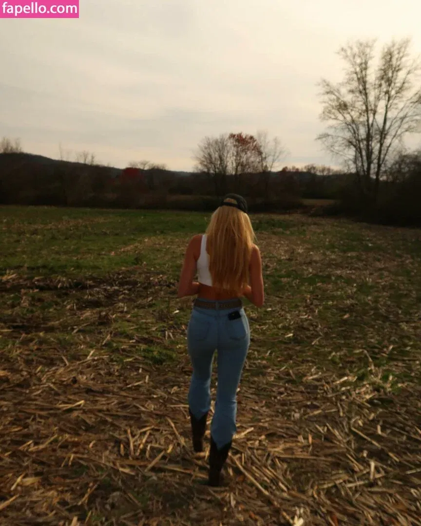 Danielle Moinet / DanielleMoinet / Summer Rae Onlyfans Photo Gallery 