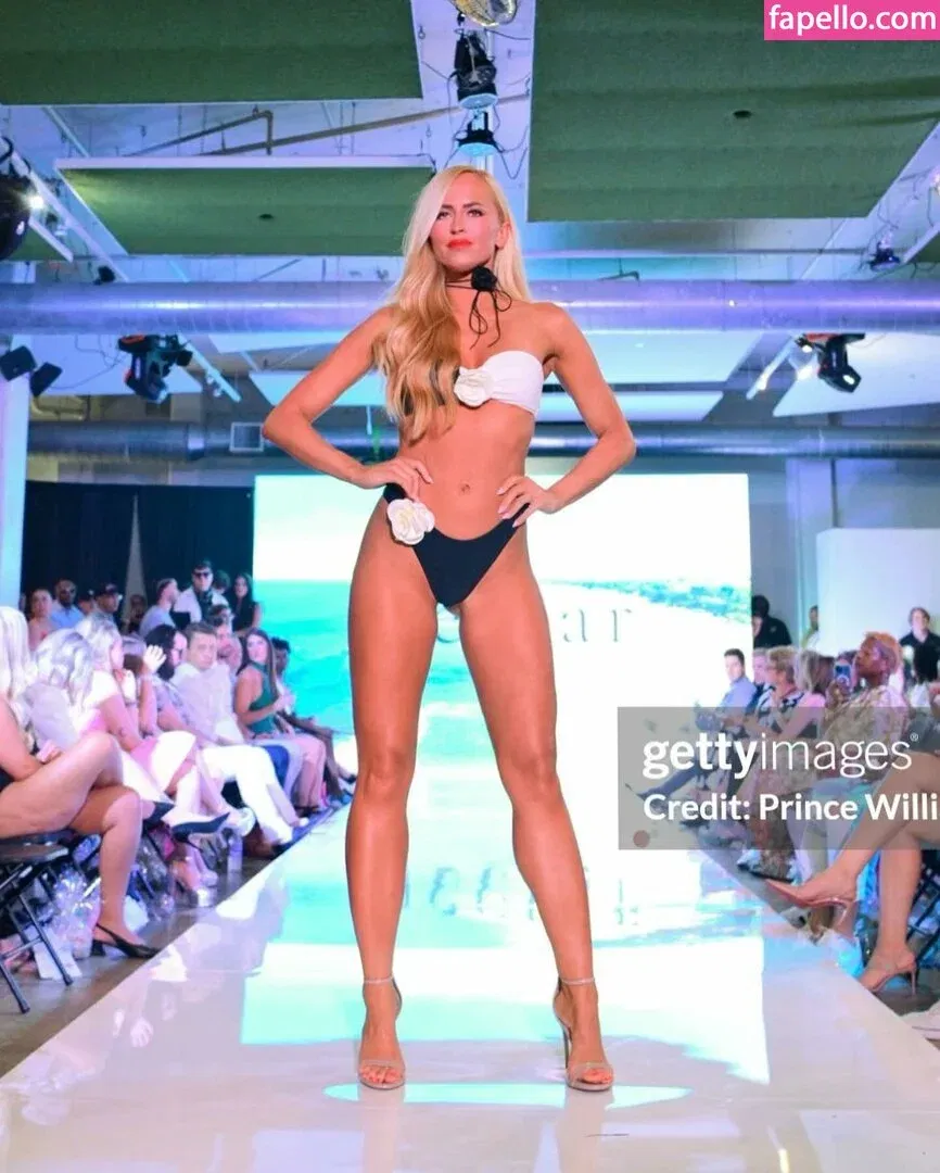 Danielle Moinet / DanielleMoinet / Summer Rae Onlyfans Photo Gallery 