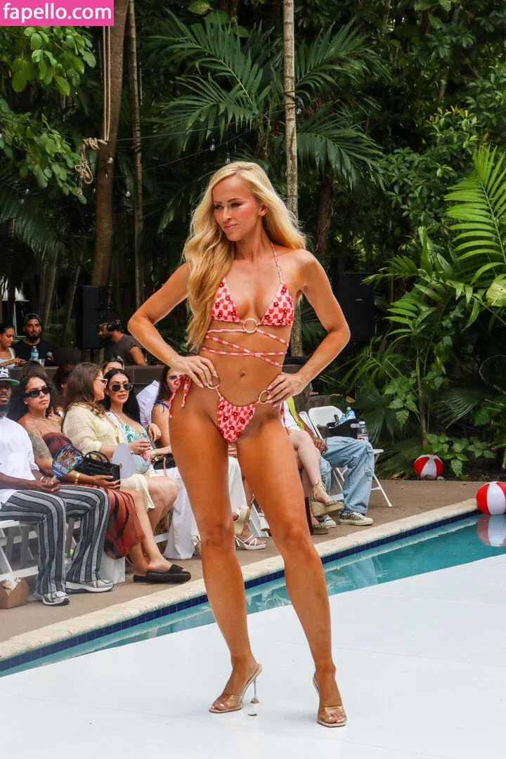 Danielle Moinet / DanielleMoinet / Summer Rae Onlyfans Photo Gallery 