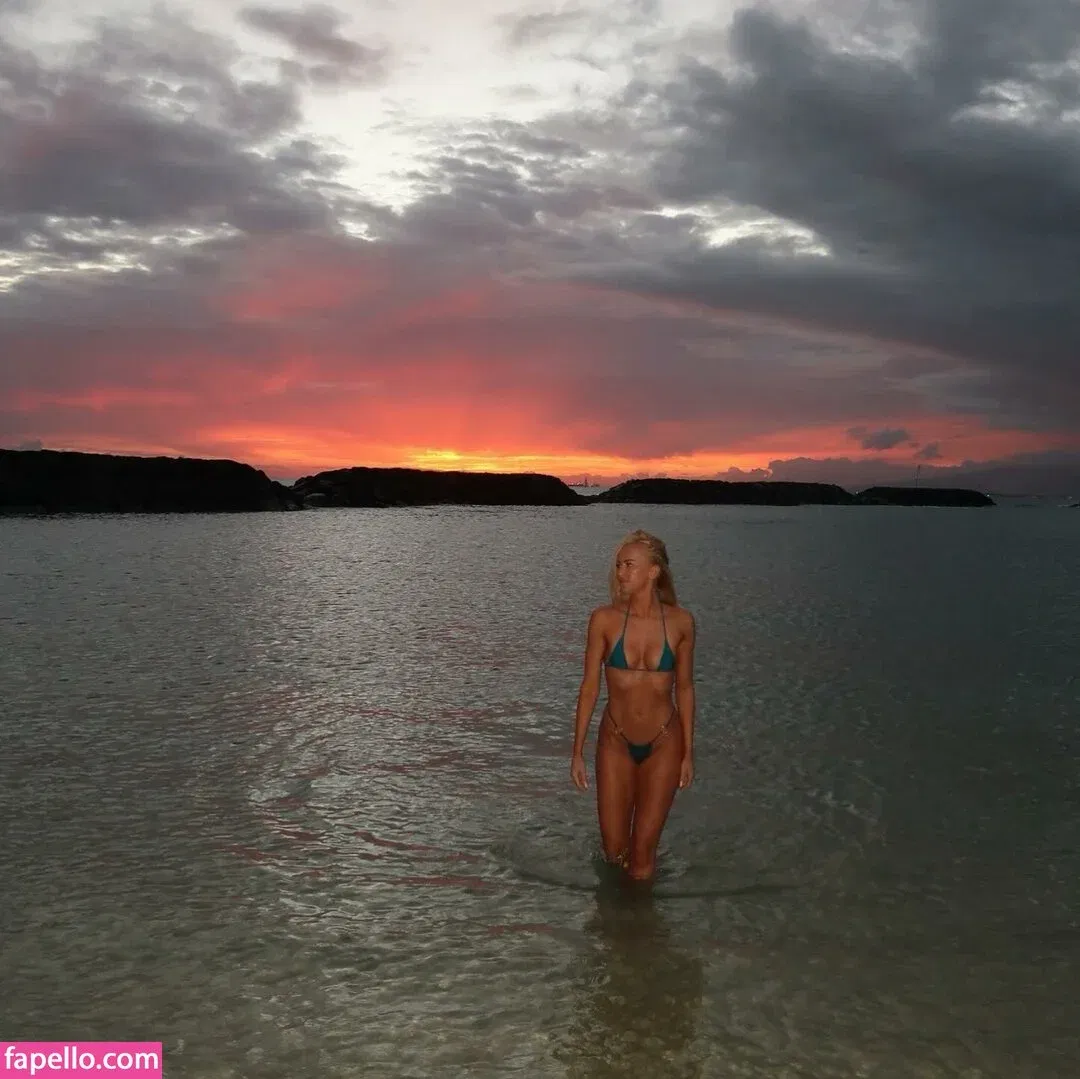 Danielle Moinet / DanielleMoinet / Summer Rae Onlyfans Photo Gallery 