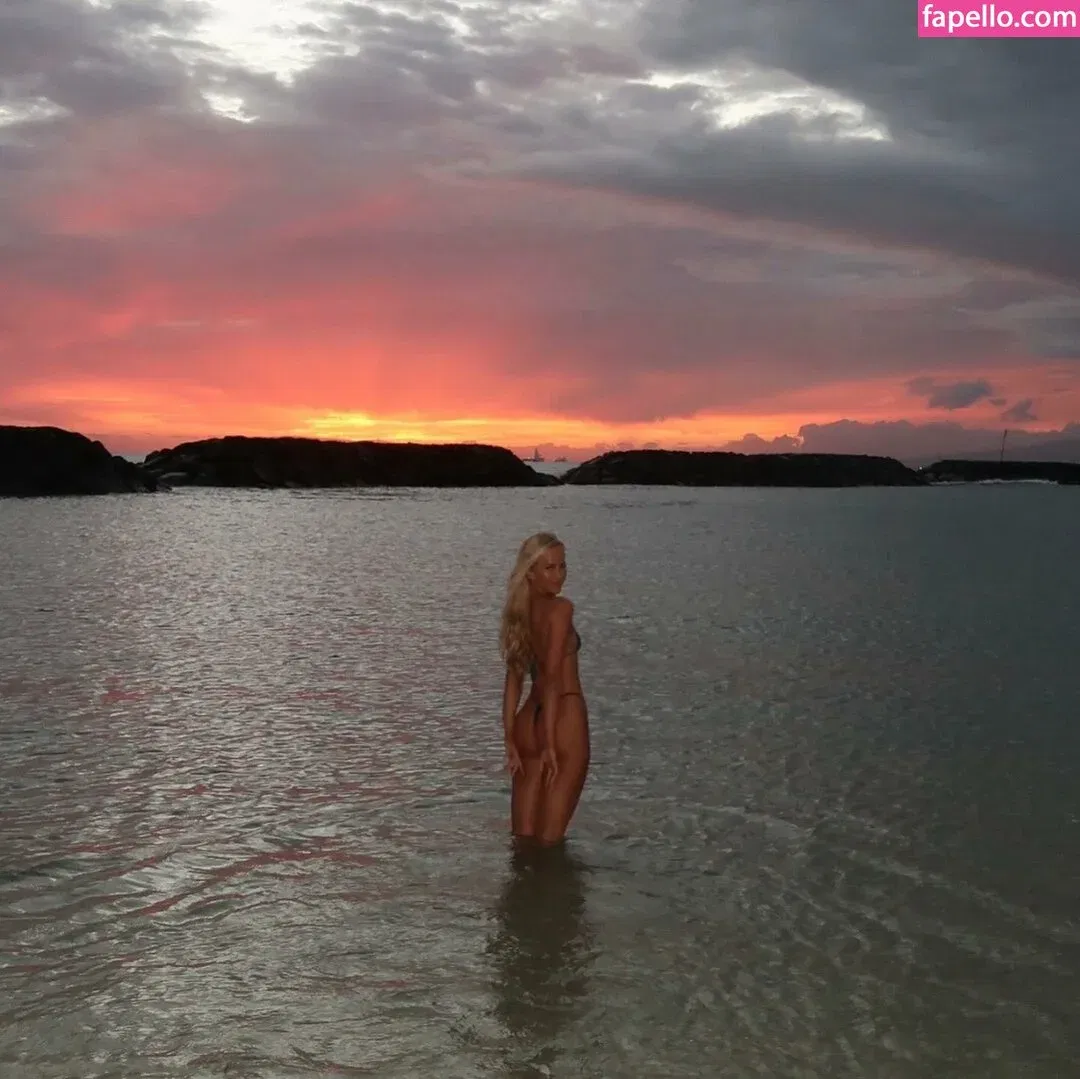 Danielle Moinet / DanielleMoinet / Summer Rae Onlyfans Photo Gallery 