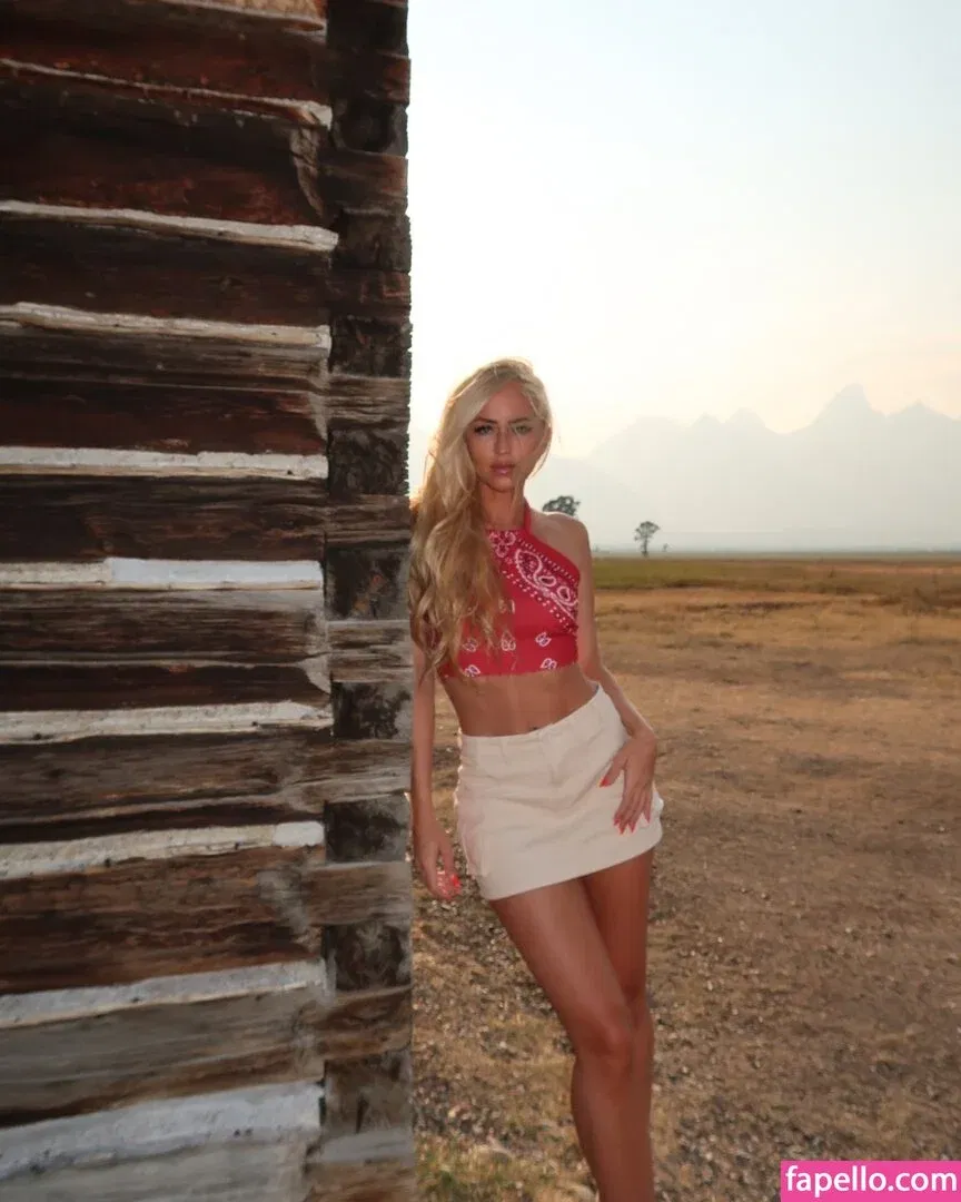 Danielle Moinet / DanielleMoinet / Summer Rae Onlyfans Photo Gallery 