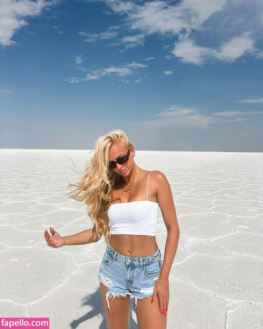 Danielle Moinet / DanielleMoinet / Summer Rae Onlyfans Photo Gallery 