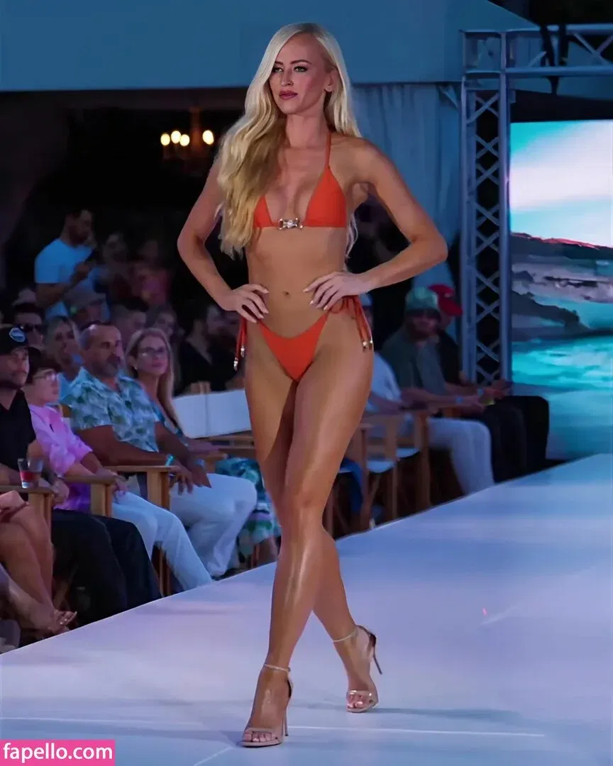 Danielle Moinet / DanielleMoinet / Summer Rae Onlyfans Photo Gallery 