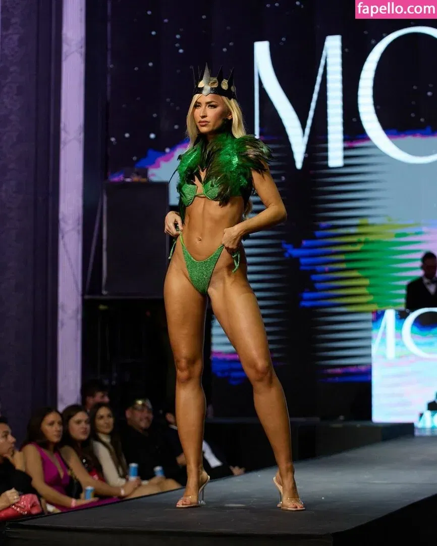 Danielle Moinet / DanielleMoinet / Summer Rae Onlyfans Photo Gallery 