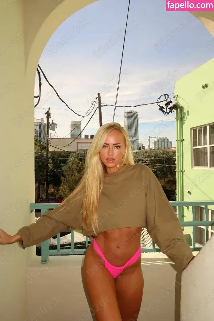 Danielle Moinet / DanielleMoinet / Summer Rae Onlyfans Photo Gallery 