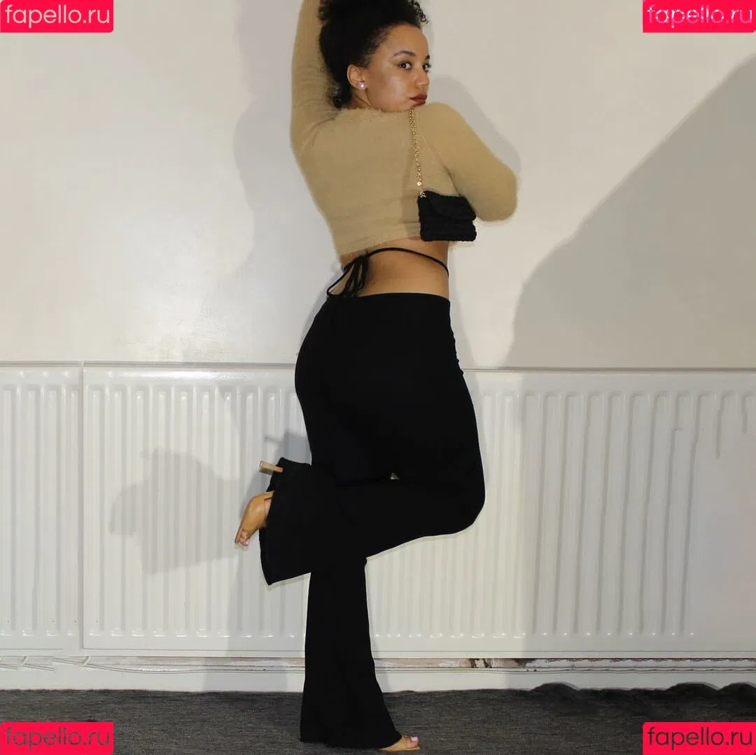 Feelinfree / Riddim Rida / faceyterri Onlyfans Photo Gallery 