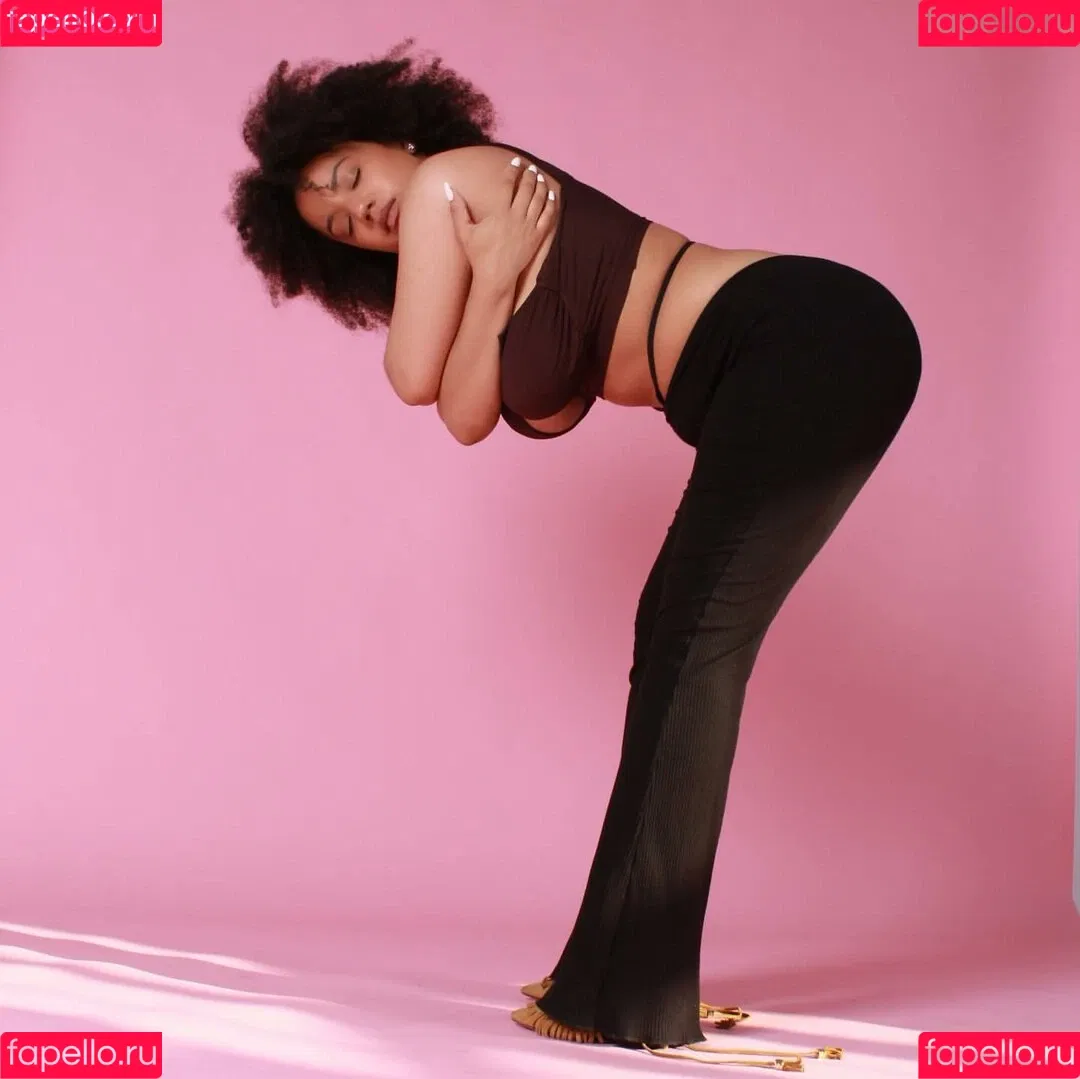 Feelinfree / Riddim Rida / faceyterri Onlyfans Photo Gallery 
