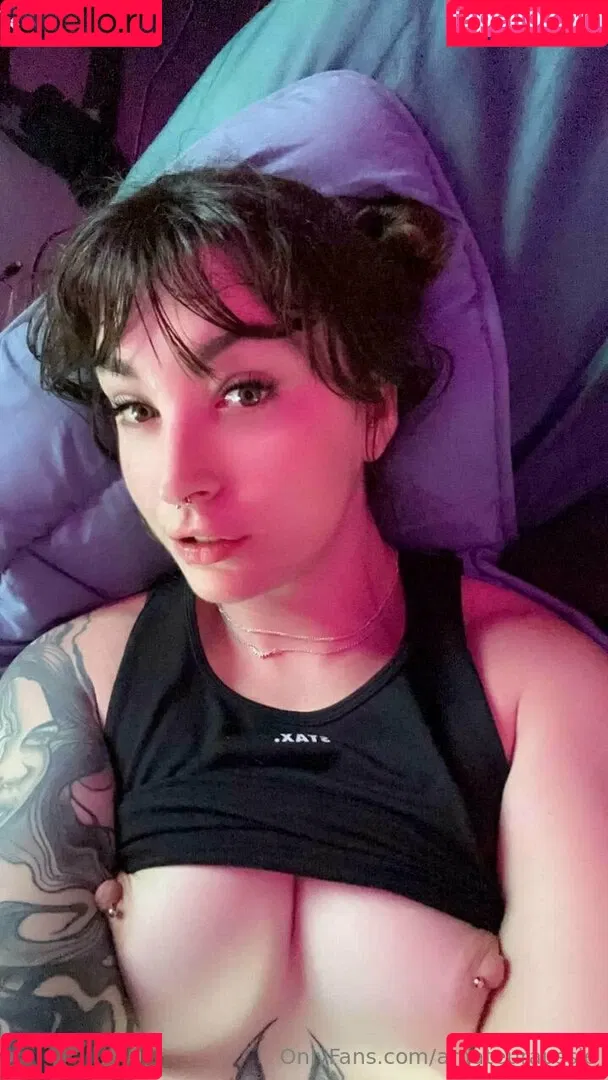 Sarahsbutton / amateuraussie / aussarah1 / crunchymoist Onlyfans Photo Gallery 