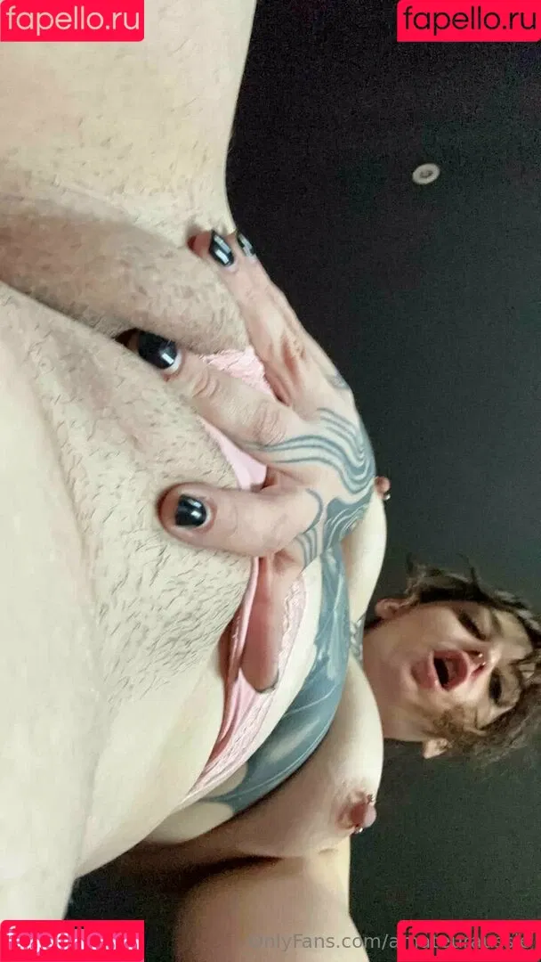 Sarahsbutton / amateuraussie / aussarah1 / crunchymoist Onlyfans Photo Gallery 
