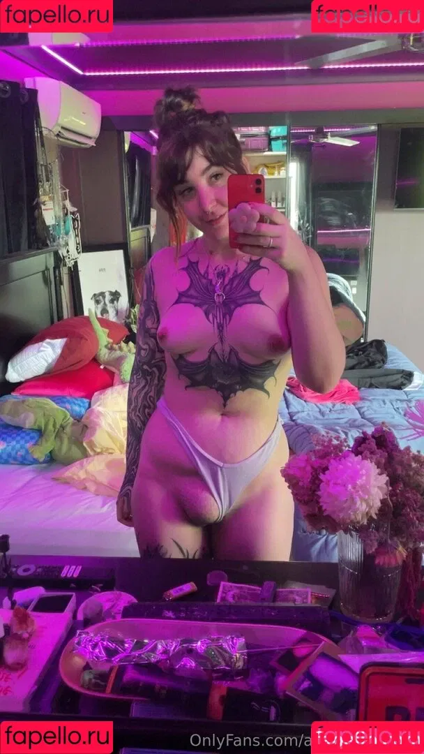Sarahsbutton / amateuraussie / aussarah1 / crunchymoist Onlyfans Photo Gallery 