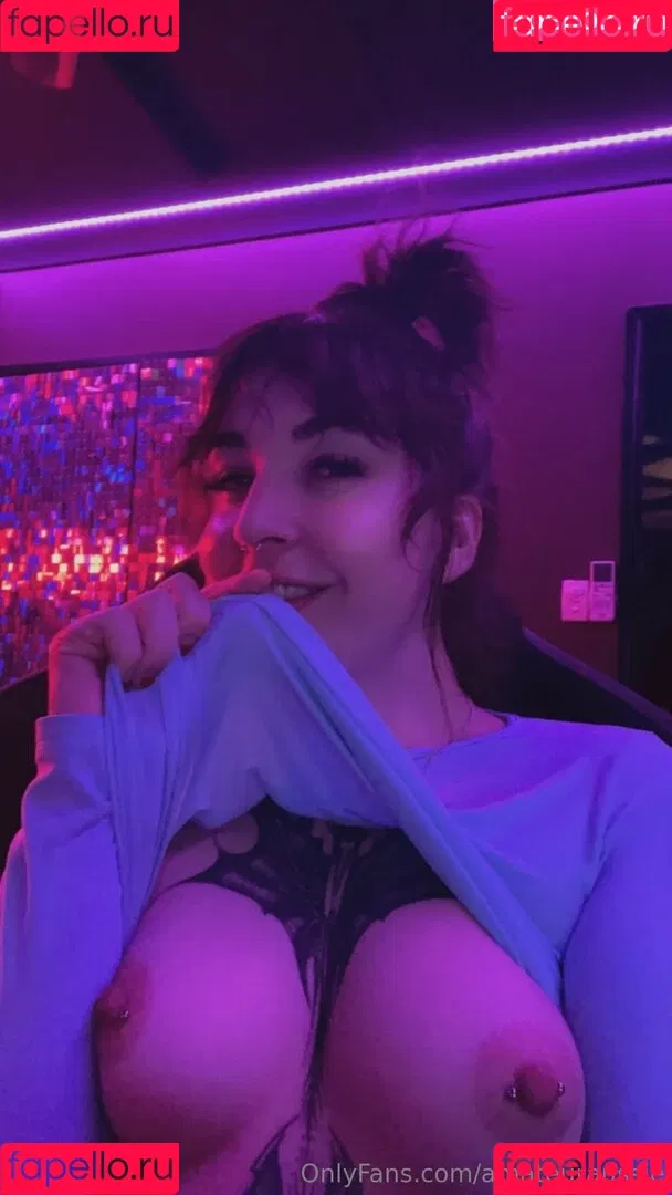 Sarahsbutton / amateuraussie / aussarah1 / crunchymoist Onlyfans Photo Gallery 