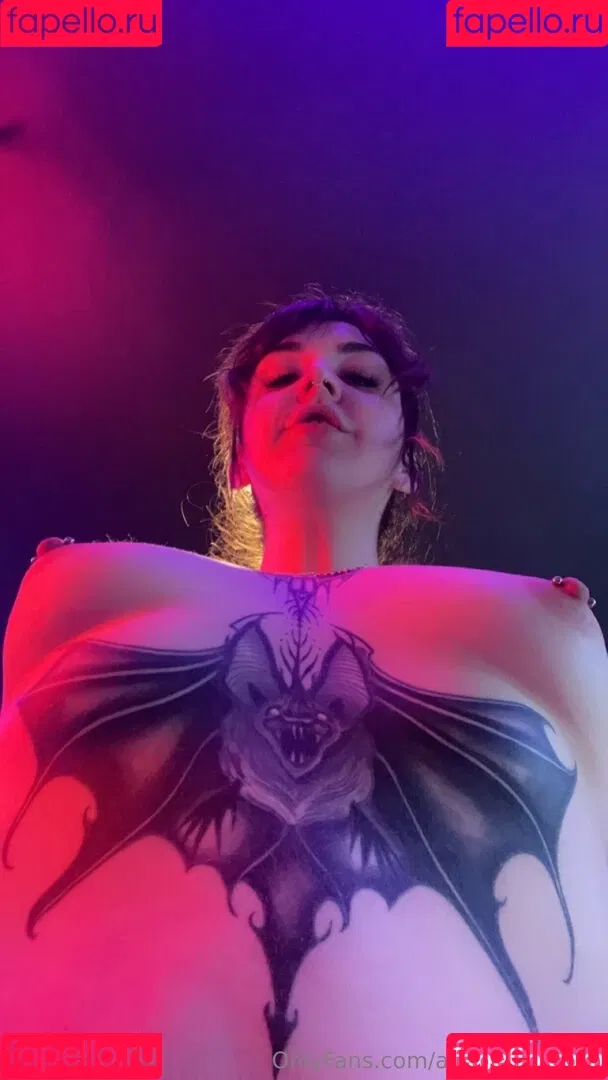 Sarahsbutton / amateuraussie / aussarah1 / crunchymoist Onlyfans Photo Gallery 