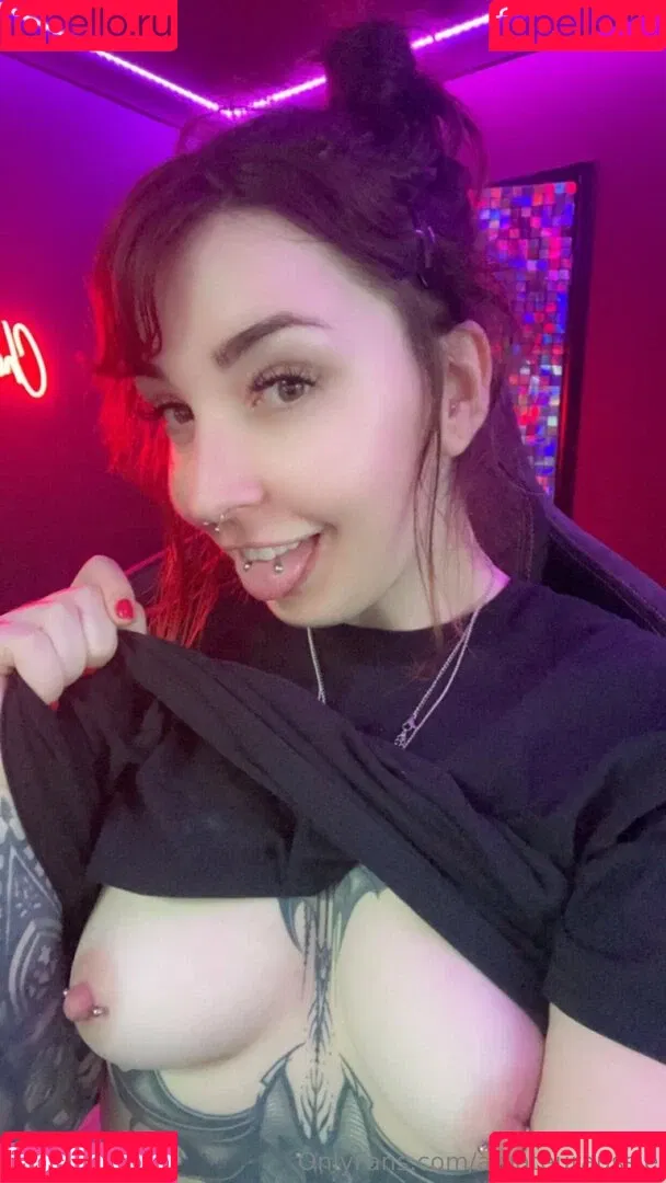 Sarahsbutton / amateuraussie / aussarah1 / crunchymoist Onlyfans Photo Gallery 