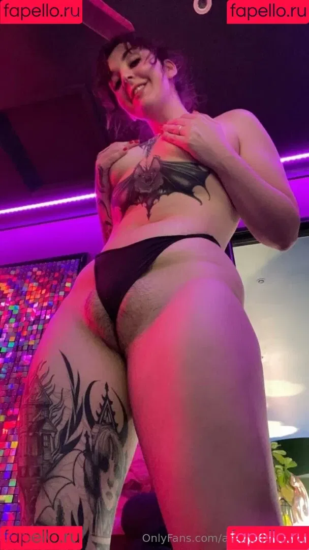 Sarahsbutton / amateuraussie / aussarah1 / crunchymoist Onlyfans Photo Gallery 