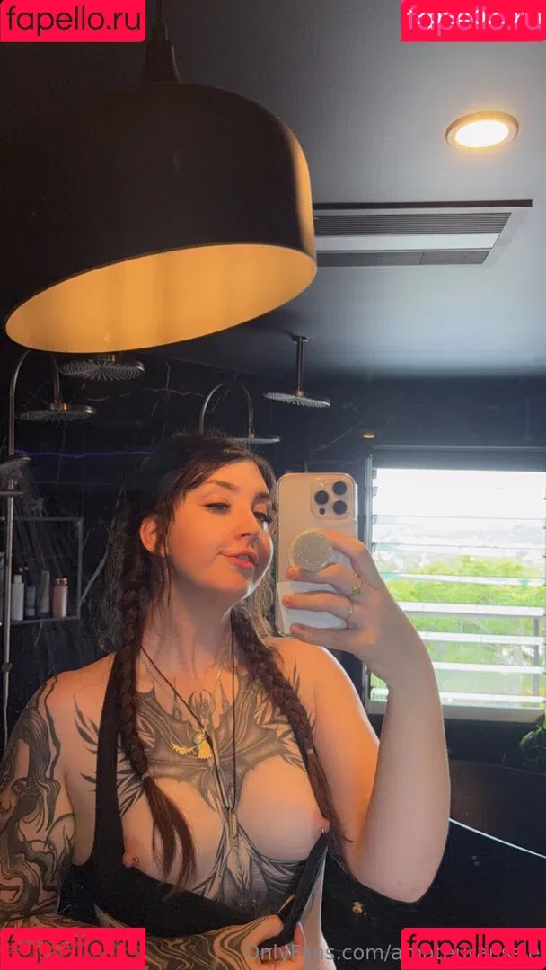 Sarahsbutton / amateuraussie / aussarah1 / crunchymoist Onlyfans Photo Gallery 