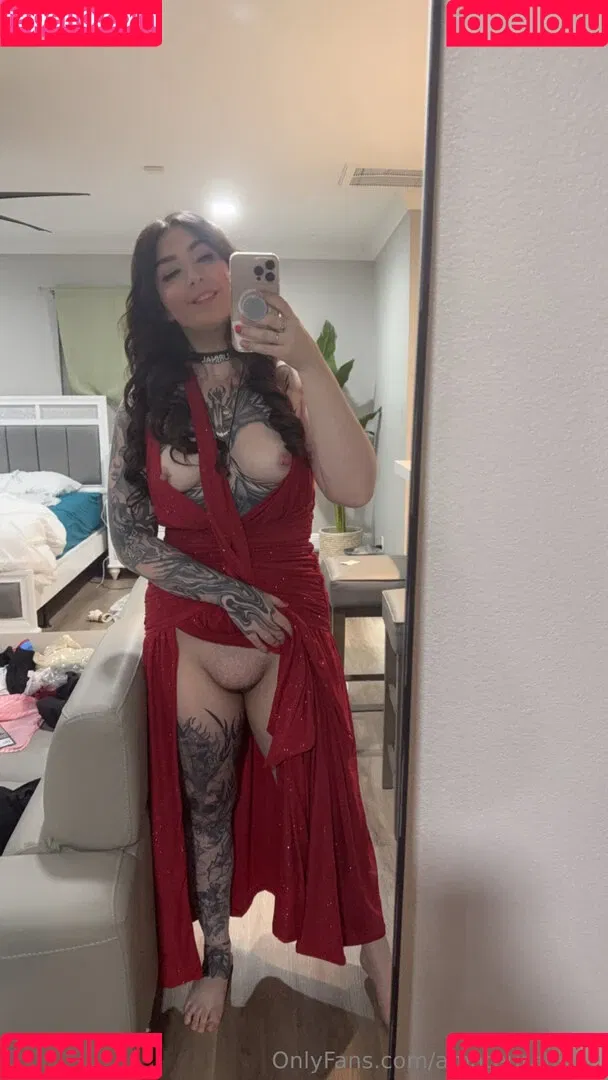 Sarahsbutton / amateuraussie / aussarah1 / crunchymoist Onlyfans Photo Gallery 