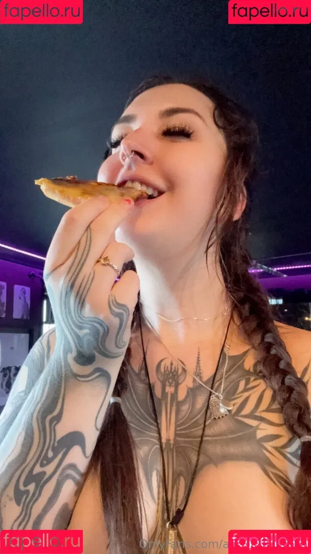Sarahsbutton / amateuraussie / aussarah1 / crunchymoist Onlyfans Photo Gallery 