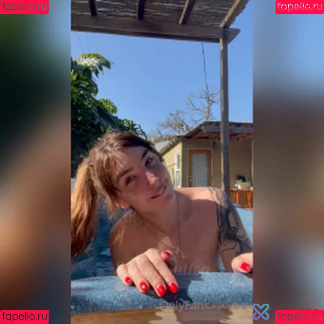 Sarahsbutton / amateuraussie / aussarah1 / crunchymoist Onlyfans Photo Gallery 