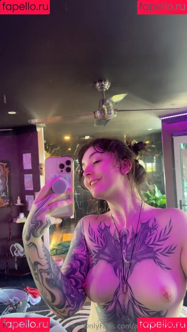 Sarahsbutton / amateuraussie / aussarah1 / crunchymoist Onlyfans Photo Gallery 