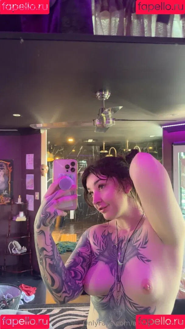 Sarahsbutton / amateuraussie / aussarah1 / crunchymoist Onlyfans Photo Gallery 