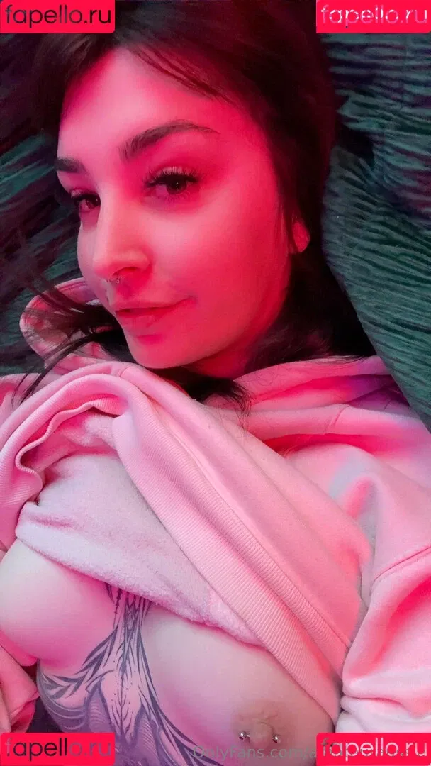 Sarahsbutton / amateuraussie / aussarah1 / crunchymoist Onlyfans Photo Gallery 