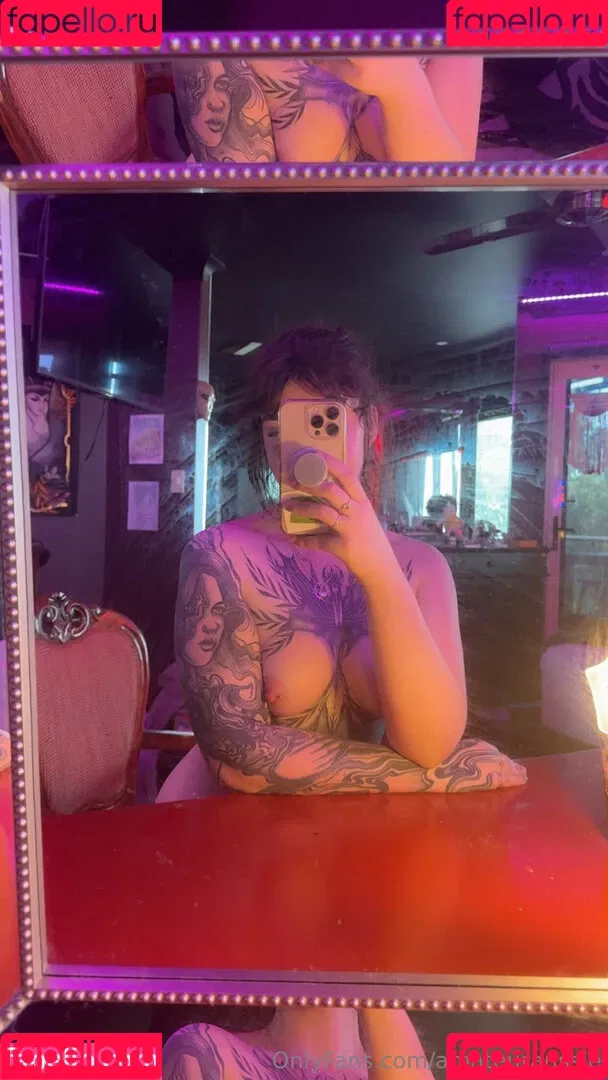 Sarahsbutton / amateuraussie / aussarah1 / crunchymoist Onlyfans Photo Gallery 