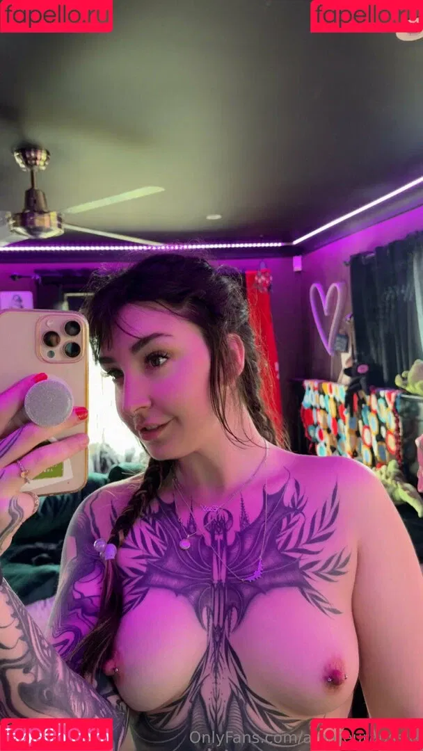 Sarahsbutton / amateuraussie / aussarah1 / crunchymoist Onlyfans Photo Gallery 