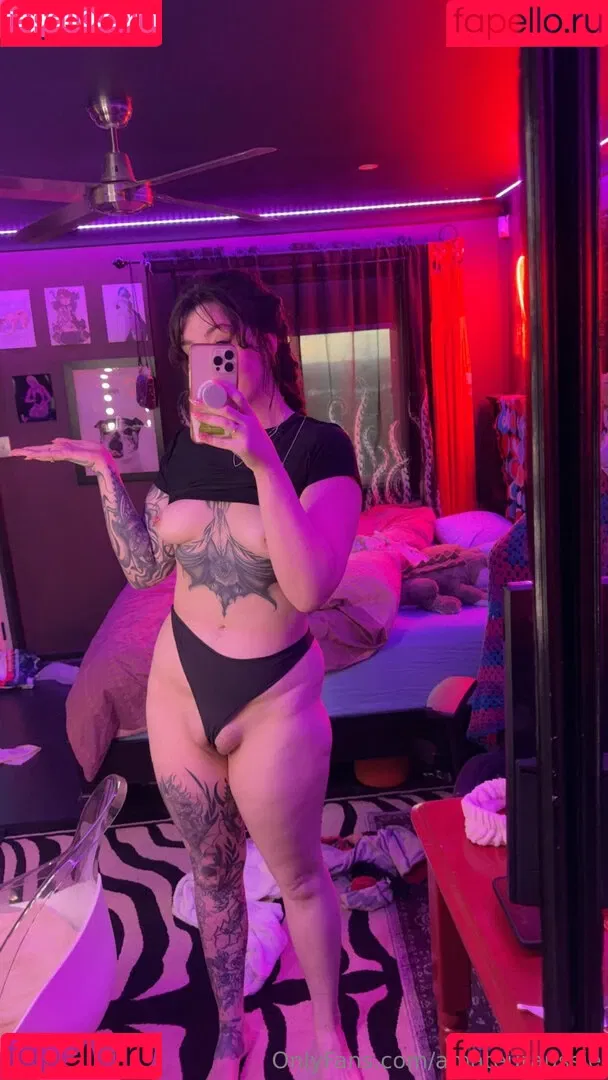 Sarahsbutton / amateuraussie / aussarah1 / crunchymoist Onlyfans Photo Gallery 