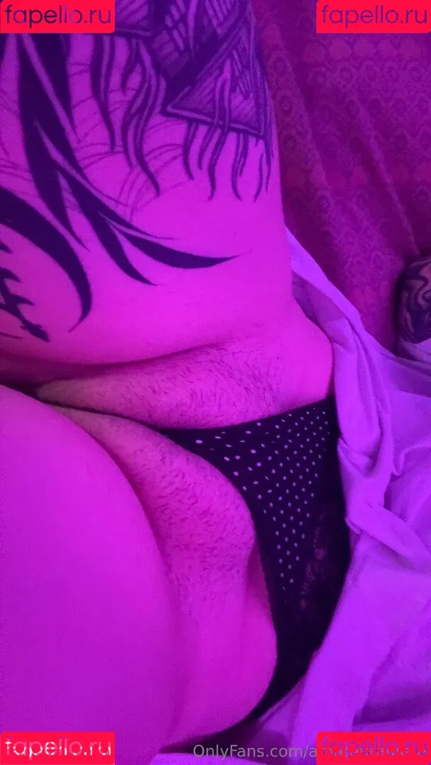 Sarahsbutton / amateuraussie / aussarah1 / crunchymoist Onlyfans Photo Gallery 