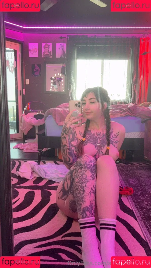 Sarahsbutton / amateuraussie / aussarah1 / crunchymoist Onlyfans Photo Gallery 