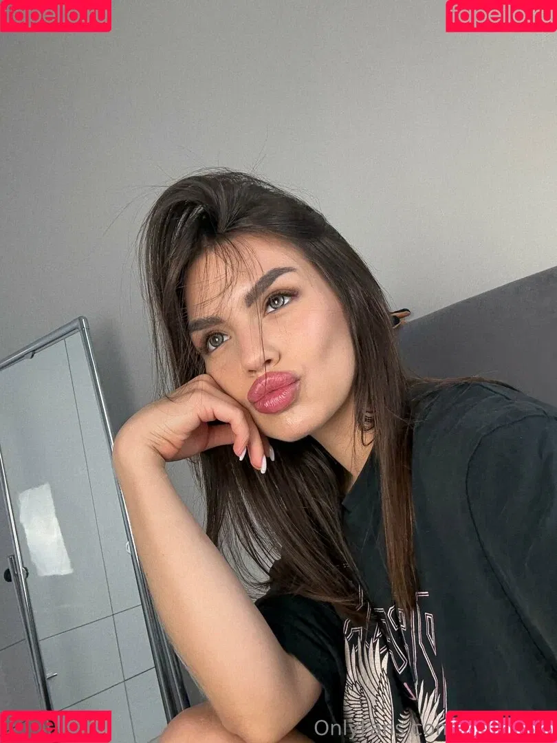 lizzymusi / lizzysx69 Onlyfans Photo Gallery 