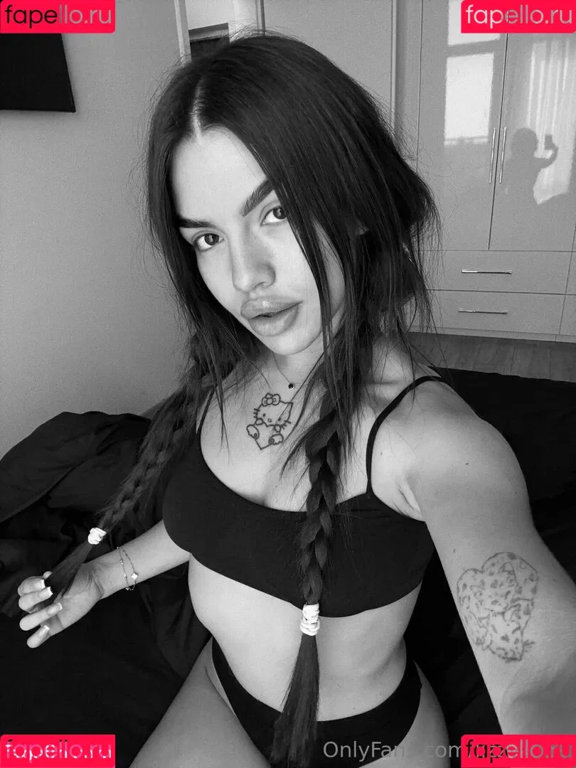 lizzymusi / lizzysx69 Onlyfans Photo Gallery 