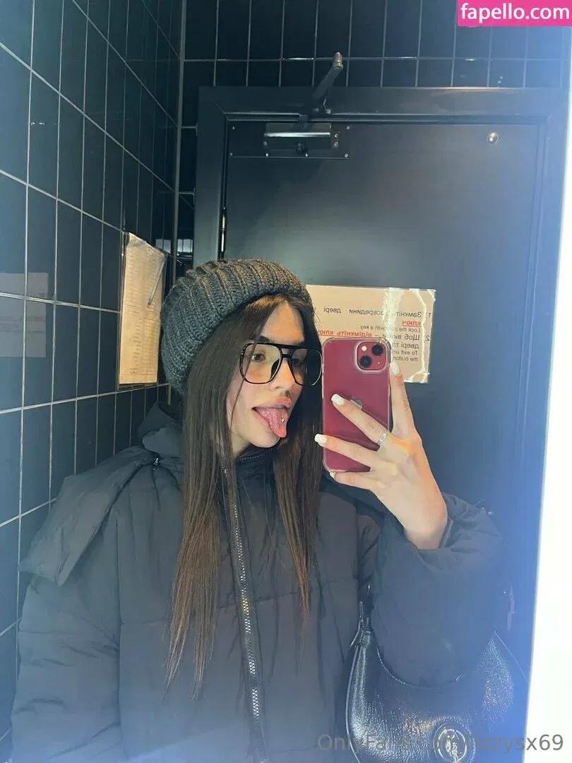 lizzymusi / lizzysx69 Onlyfans Photo Gallery 