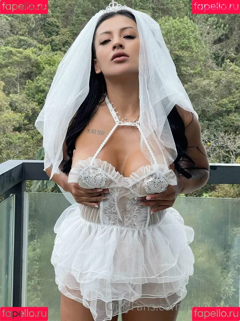 m.h._sky / milenasky Onlyfans Photo Gallery 