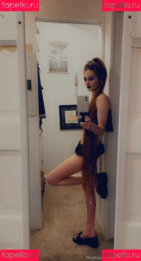 elaine arbor / kitten.crusade / kittencrusade / raccoonqueen__ / wobfet Onlyfans Photo Gallery 