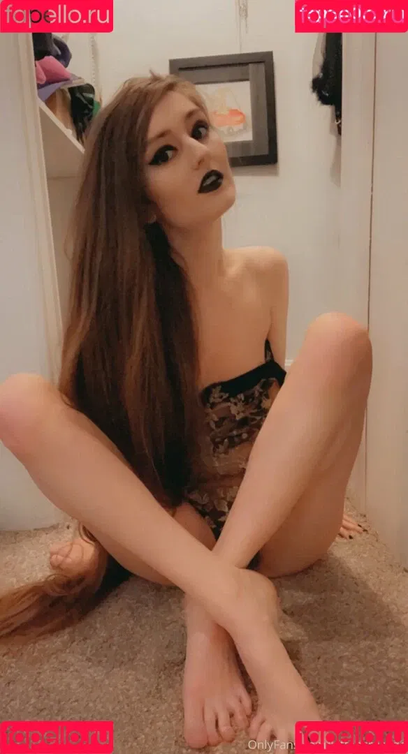elaine arbor / kitten.crusade / kittencrusade / raccoonqueen__ / wobfet Onlyfans Photo Gallery 