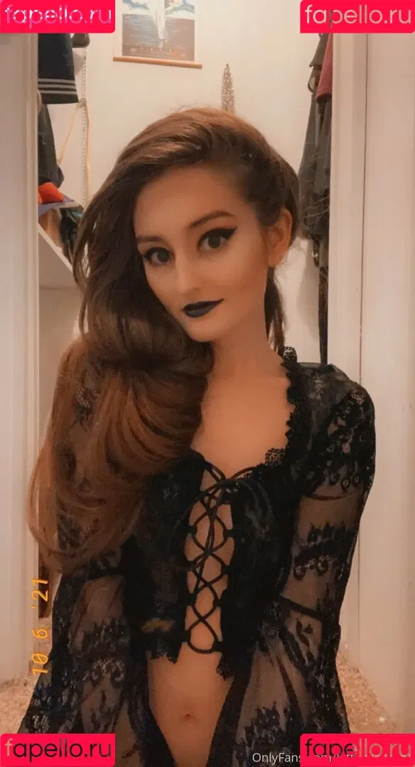 elaine arbor / kitten.crusade / kittencrusade / raccoonqueen__ / wobfet Onlyfans Photo Gallery 