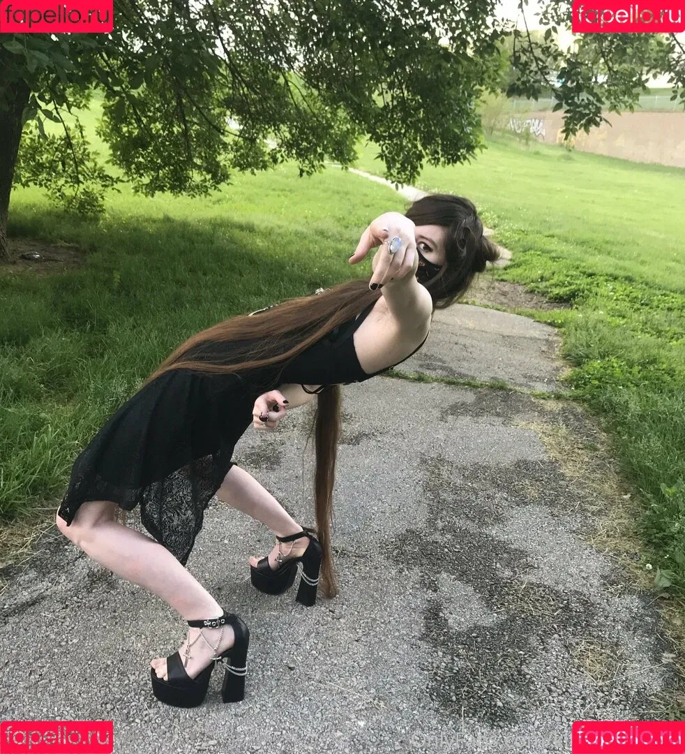 elaine arbor / kitten.crusade / kittencrusade / raccoonqueen__ / wobfet Onlyfans Photo Gallery 