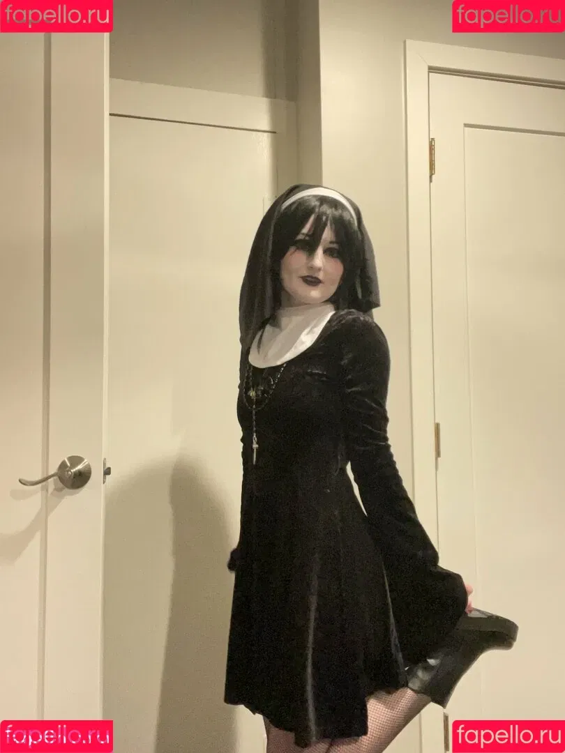 elaine arbor / kitten.crusade / kittencrusade / raccoonqueen__ / wobfet Onlyfans Photo Gallery 