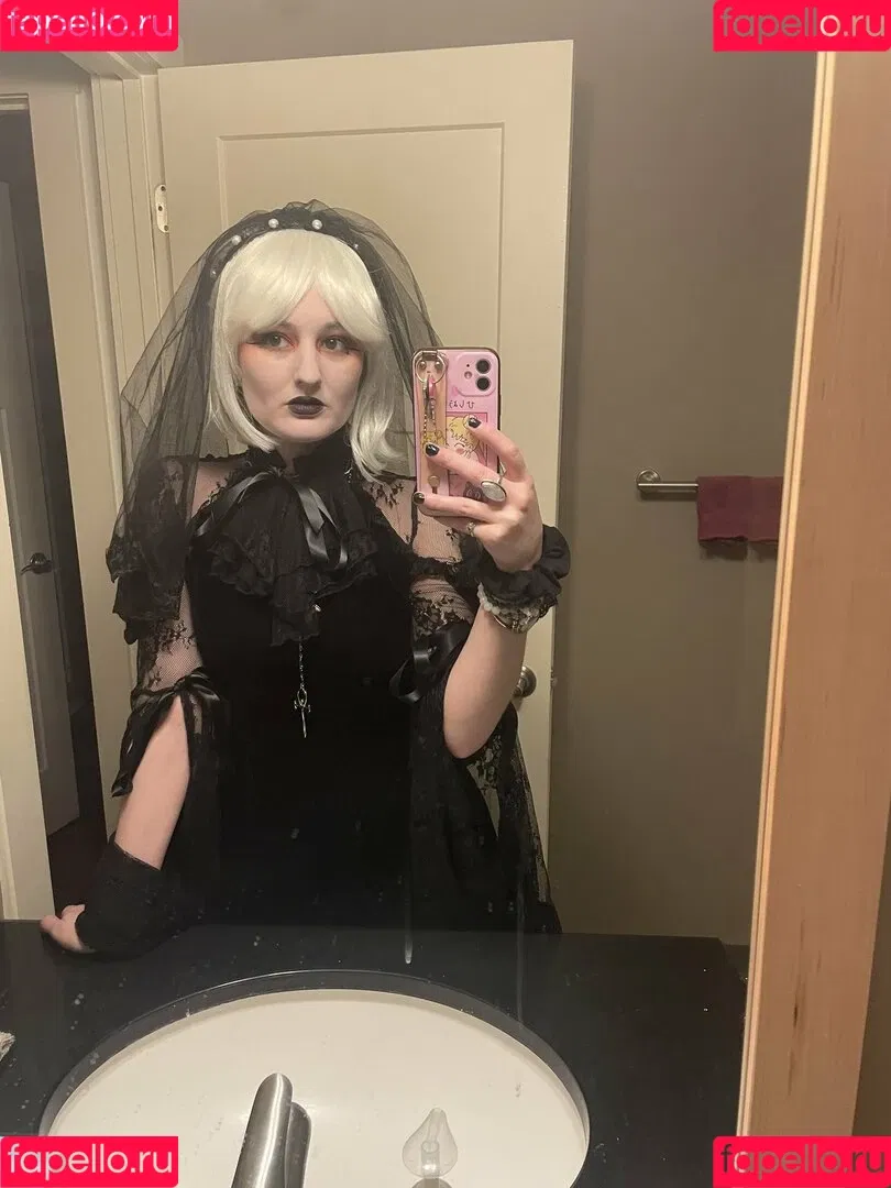 elaine arbor / kitten.crusade / kittencrusade / raccoonqueen__ / wobfet Onlyfans Photo Gallery 