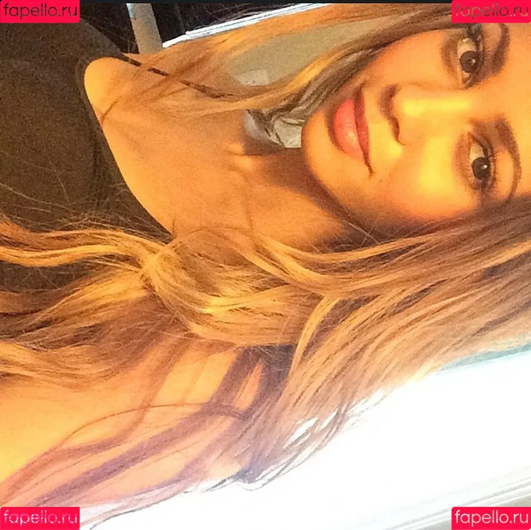 Vanessa Morgan / vanessamorgan Onlyfans Photo Gallery 