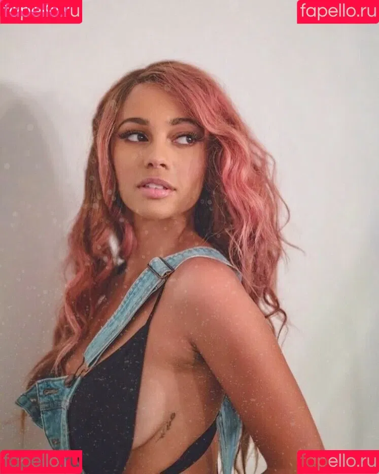 Vanessa Morgan / vanessamorgan Onlyfans Photo Gallery 