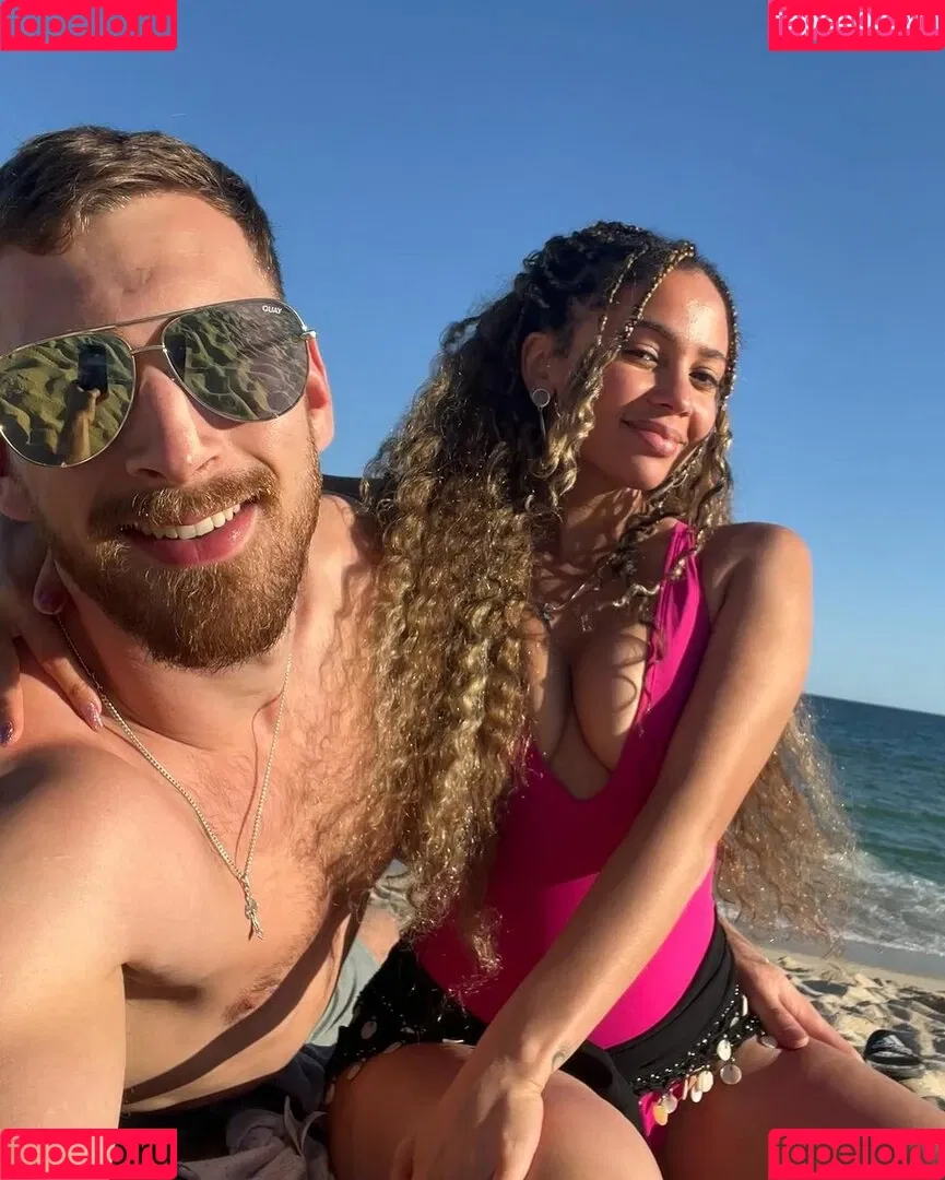 Vanessa Morgan / vanessamorgan Onlyfans Photo Gallery 