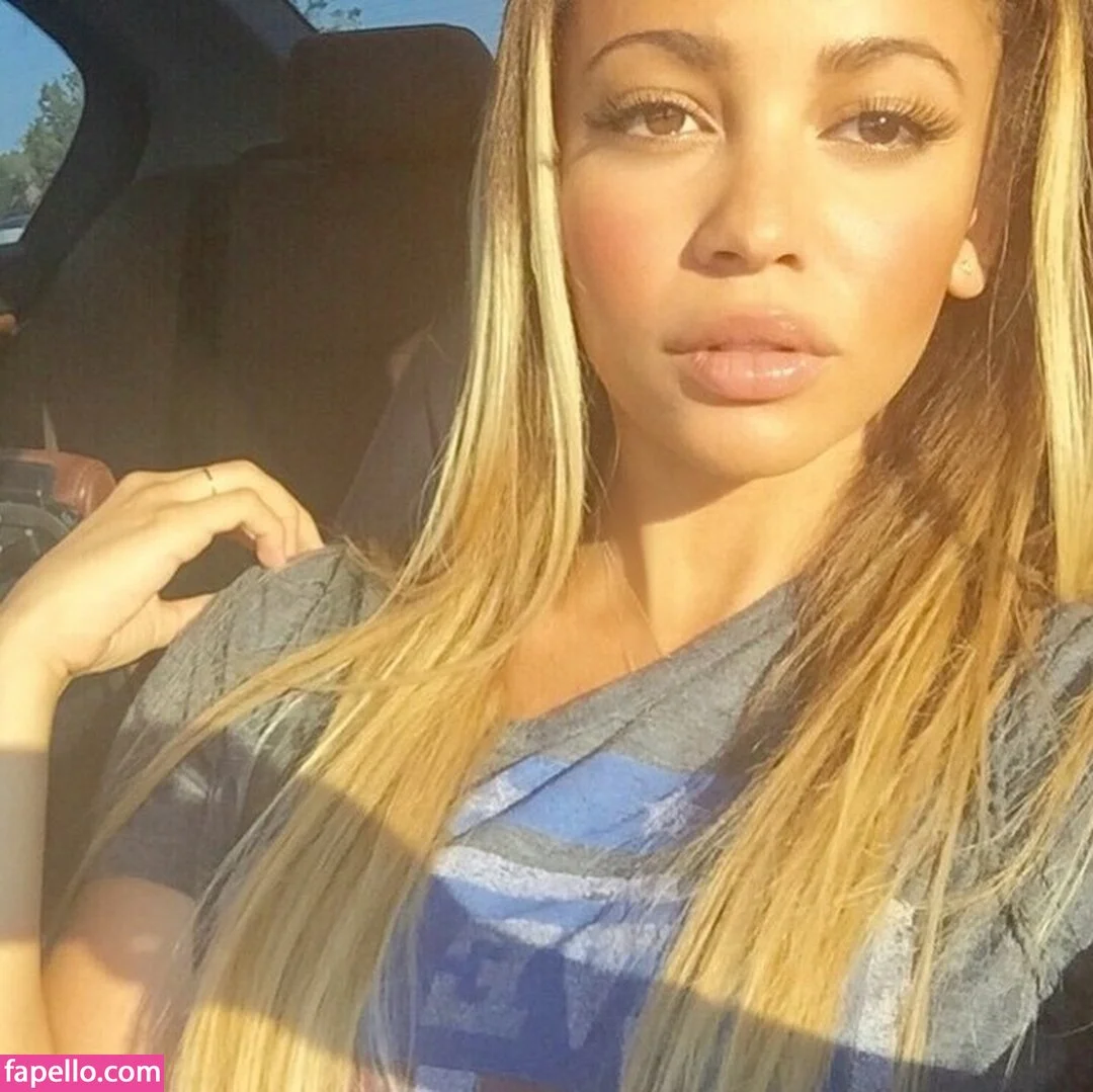 Vanessa Morgan / vanessamorgan Onlyfans Photo Gallery 