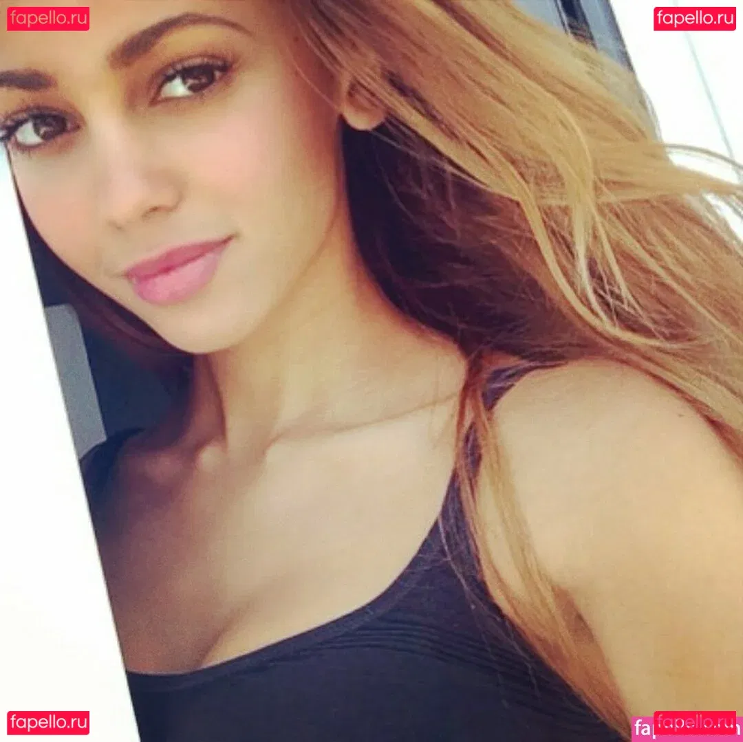 Vanessa Morgan / vanessamorgan Onlyfans Photo Gallery 