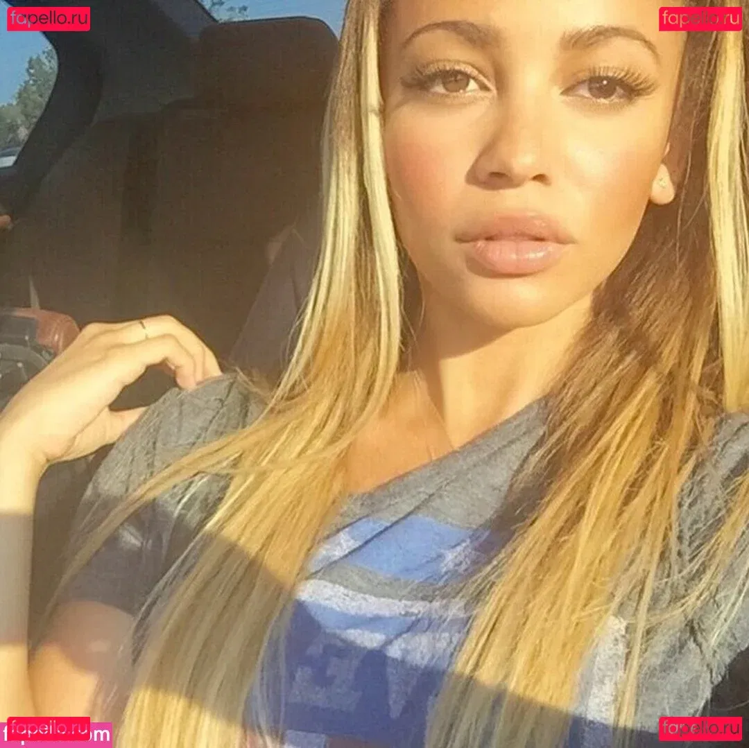 Vanessa Morgan / vanessamorgan Onlyfans Photo Gallery 